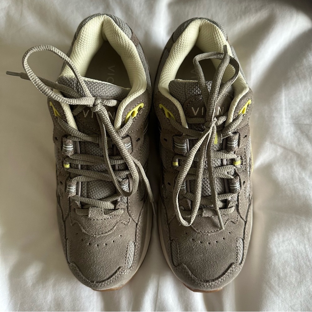 Vionic Sneakers - Picture 2 of 6